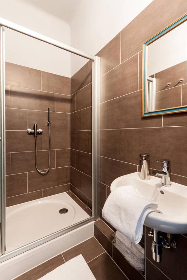 Europe Heart Apartment For 9 Budapest Exterior foto